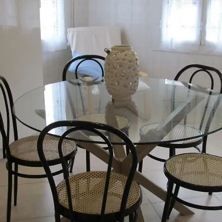 Laura دْيانو مارينا