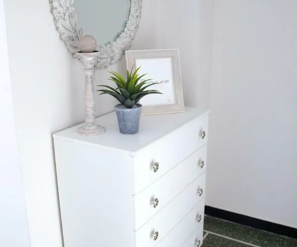 Laura 公寓 迪亚诺马里纳