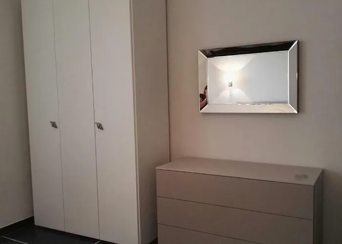 Laura * 迪亚诺马里纳