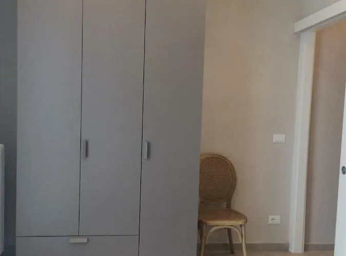 Laura 迪亚诺马里纳